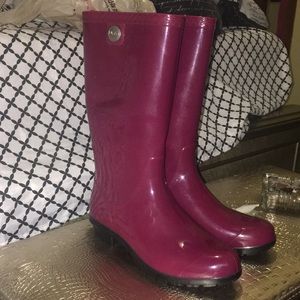 Never worn ugg rain boots w/ box